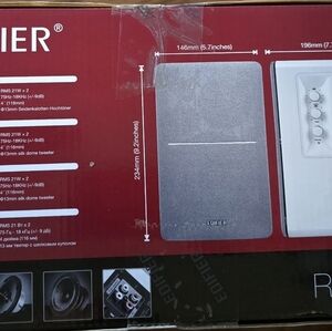 Powered bookshelf speakers